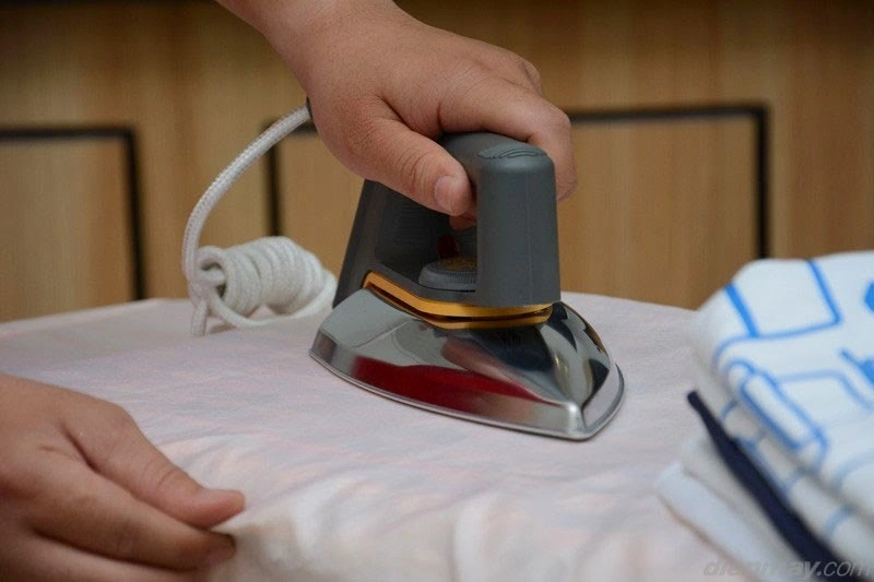 Philips HD1172/00 Lightweight Dry Iron - Image 10